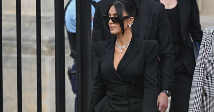 Több millió értékben loptak ékszereket Kim Kardashiantól, szinte semmi kártérítést nem kapott