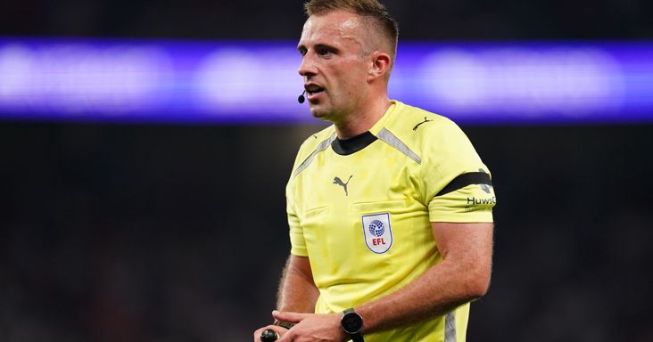 Magyar származású bíró fúj vasárnap a Premier League-ben