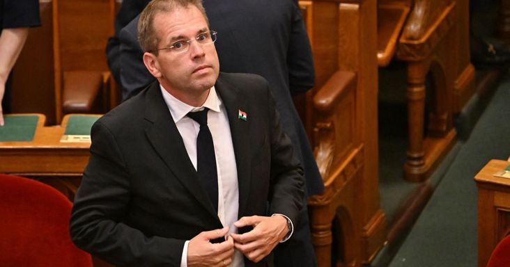 Villámcsapás a semmiből, erről hallgatott Ruff Bálint és Kármán András: brutálisan megemeli a cigaretta és más dohánytermékek adóját a Tisza – már holnap megszavazhatja a parlament