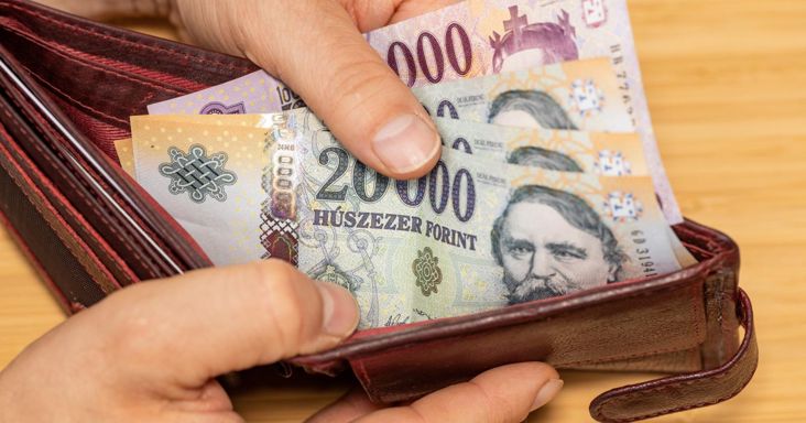 Lassult a béremelkedés, de a reálkeresetek még nagyot nőttek