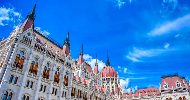 Magyar Péter ilyen embereknek már beszélni sem akar: forró nap jön a parlament ülésén