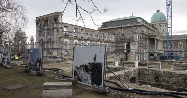 Leállítja a budavári palota újjáépítését a kormány