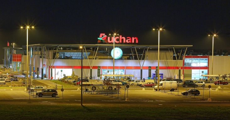 Előállították a milliárdos tulajdonost: kicsoda Jellinek Dániel, és mi lesz most a tulajdonában lévő Auchan boltokkal?