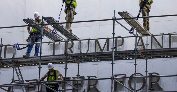 Áll a bál Amerikában: bezár a neves intézmény, miután nem véshették Trump nevét a homlokzatra