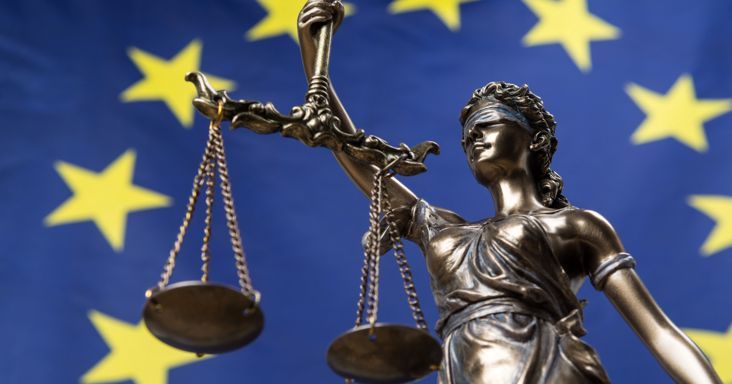 Összeomolhat az Oroszország elleni teljes EU-s szankciós rendszer, egyetlen oligarchán bukhat minden
