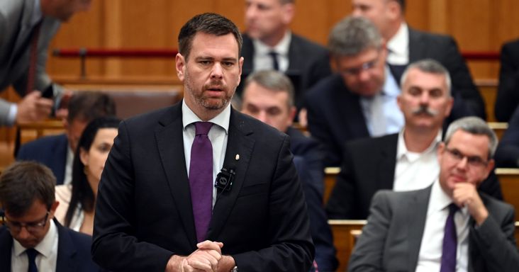 Vitézy lefújta a MÁV vitatott üzletét – újratárgyalják a svájci motorvonatok beszerzését