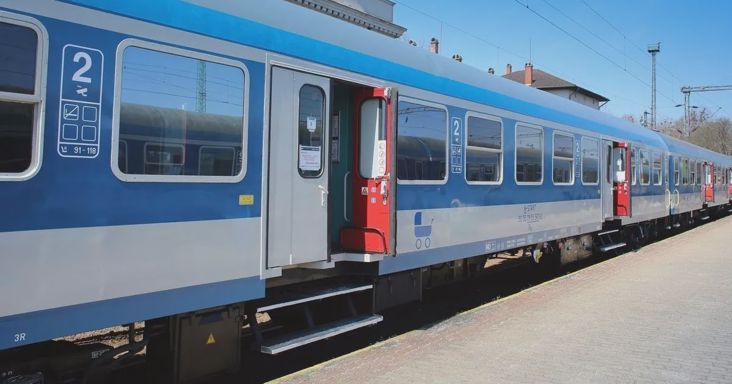 Nagy bejelentést Vitézy Dávid: jövő kedden 999 forintért lehet utazni az egész országban