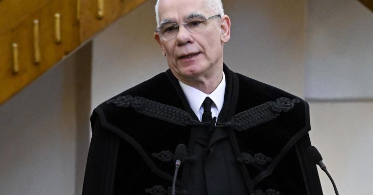 Magyar Péter: Balog Zoltán ajánlotta kitüntetésre Orbán Viktornak a bicskei gyermekotthon pedofil exigazgatóját