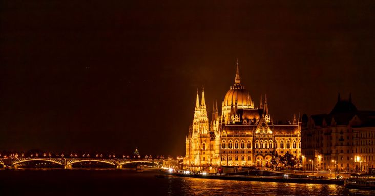 Cannes-i lakás, osztrák nyaraló, százmilliós vagyon - nyilvánosak a Tisza-kormány államtitkárainak vagyonnyilatkozatai