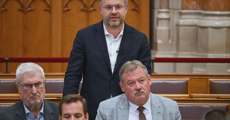 Orbán Balázs mehet az EP-be, Szekeres Pált váltja, aki viszont Lázár helyére ül be a parlamentbe