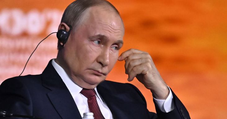 Rendkívüli: újabb üzenetet kapott Moszkvából Magyar Péter, Putyin szóvivője bejelentette, dolgoznak a válaszlépésen az orosz diplomaták kiutasítása után – "Száz százalék az esélye annak, hogy válaszolni fogunk"