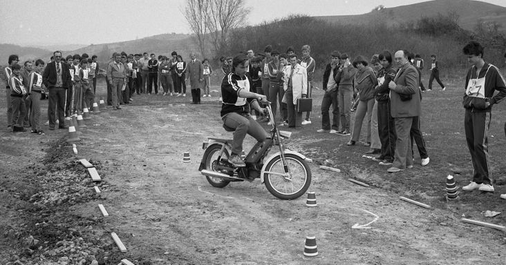 Két keréken zümmögő szabadság – 80 éves a Vespa és a nagyvárosi robogó-életérzés