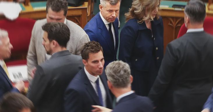 Hasonló csapdát állított Magyar Péter a Fidesznek, mint Orbán Viktor korábban az ellenzéki pártoknak – parlament és elemzés