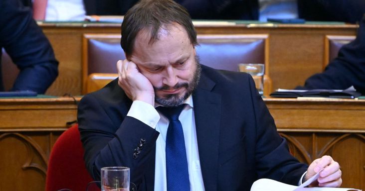 Kiborult Kármán Andrásra a polgármester, elvett tőlük 226 millió forintot: a Facebookra írta ki, hogy az okát sem tudják – „Szeretnénk magyarázatot kapni”