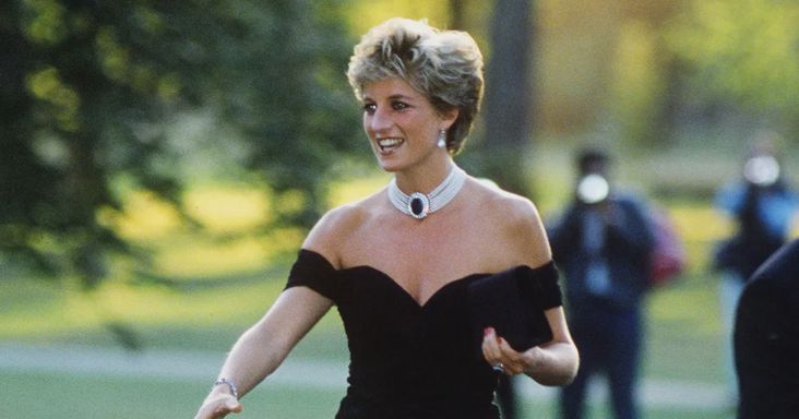 Ismét elárverezik Diana hercegné bosszúruháját