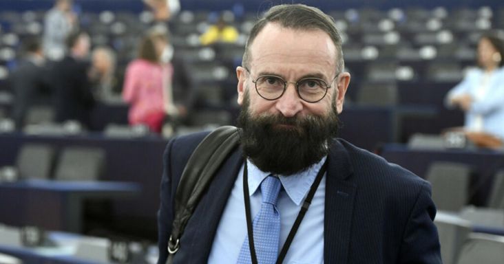 Szájer József nyugdíjba ment