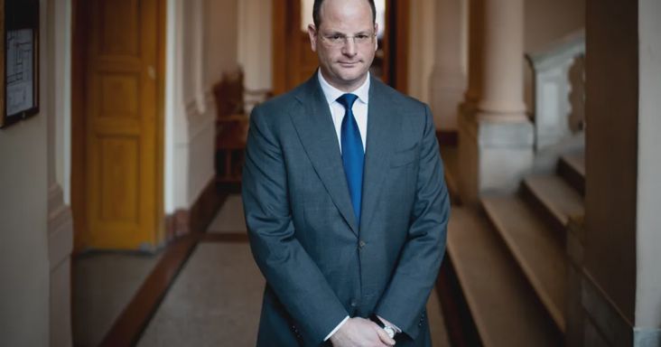Reagált a legfontosabb cége arra, hogy előállították Jellinek Dánielt