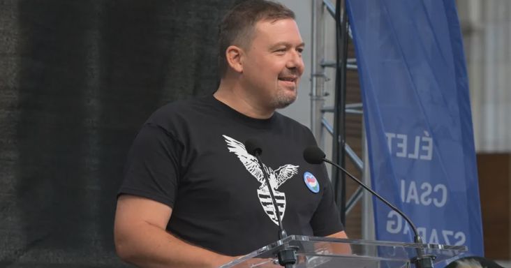 Huth Gergely a Népszabadsággal példálózva kritizálta, hogy elérhetetlenné vált a Mandiner oldala, a posztja azonban két ponton is sántít