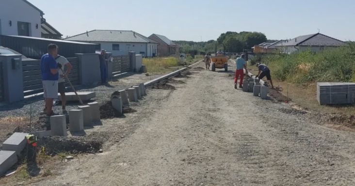 A Greenpeace szerint veszélyes, ahogyan az azbesztes utakat lefedik Szombathelyen