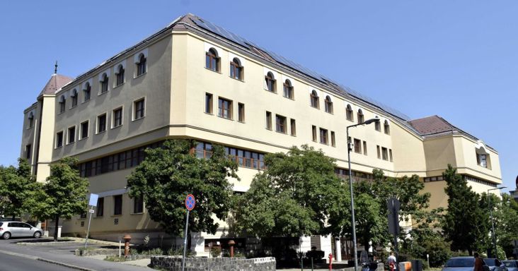Telex: házkutatást tart az Országos Onkológiai Intézetben az NNI és a NAV
