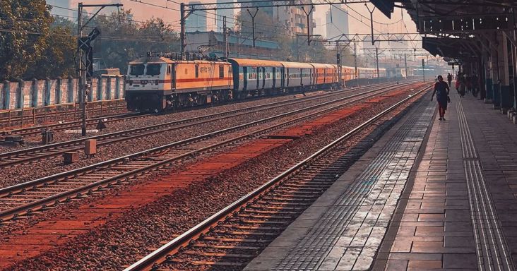Fémcsöveket helyeztek több vasúti sínre – szabotázs gyanúja miatt indult nyomozás