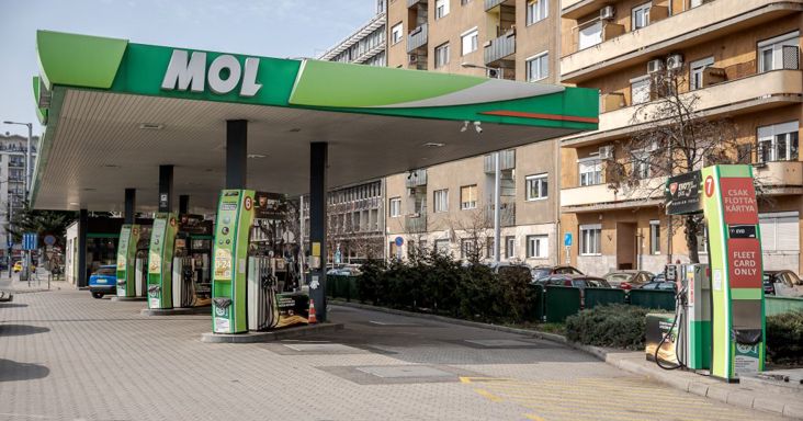 A Mol szerint egy-két napon belül üzemanyaghiányhoz vezetne, ha visszahoznák a védett árakat