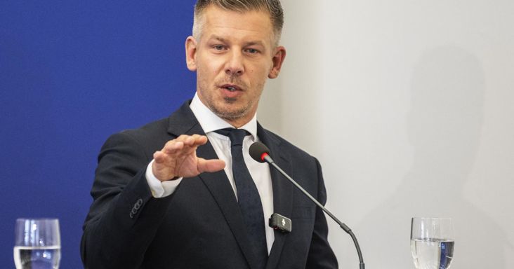 Ez a csávó vajon miben van? – Magyar Péter sem ment el szó nélkül Mészáros Lőrinc beszéde mellett