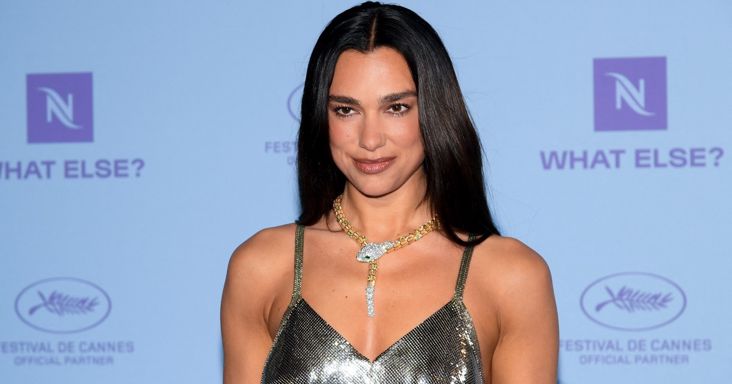 Miért perli Dua Lipa 15 millió dollárra a Samsungot? Ez áll a háttérben
