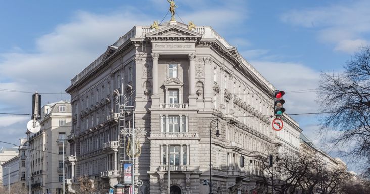 „Végre senki nem hányja össze a gangot, és aludni is tudunk” – ezt hozta az Airbnb-tiltás Terézvárosban