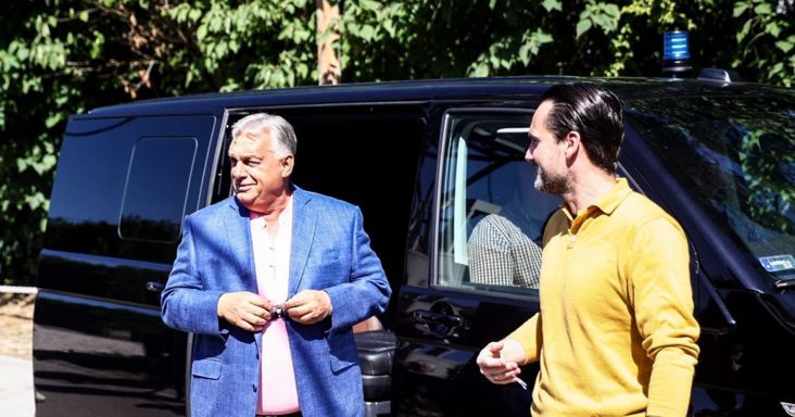 Válaszolt a Belügyminisztérium: szabályos volt-e, hogy Orbán kék villogóval ment Kötcsére