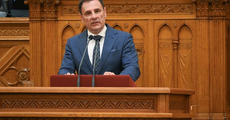 Gyanúsítottként hallgatták ki Tuzson Bence korábbi államtitkárát