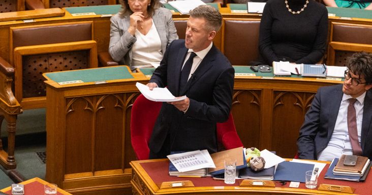 Magyar Péter arról, hogy Orbán megfenyegette a Vagyonvisszaszerzési Hivatal leendő munkatársait: Ez Btk., hivatalos személy elleni erőszak, ami 1-5 év börtön