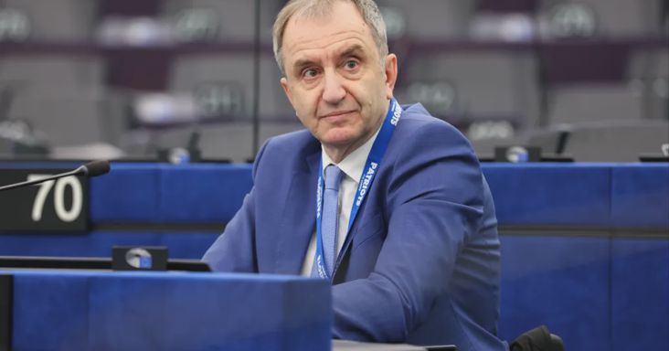 Több mint másfél évtizedes hagyományával szakított a Fidesz az Európai Parlamentben
