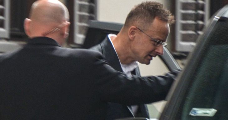 A nemzetbiztonsági bizottság kezdeményezte Szijjártó Péter meghallgatását a BYD-ban elvállalt pozíciója miatt