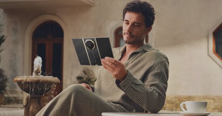 Nem az iPhone Duo a múlt hét legizgalmasabb hajlítható telefonja, hanem a Huawei Mate XT 2 Ultimate Design