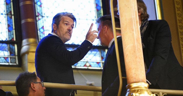 Balog Zoltán már leadta visszavont diplomata-útlevelét, Habony Árpádnak még mindig nem sikerült