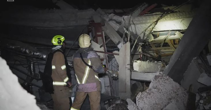 A lengyel határ közelében csapódott teherautóba egy drón Ukrajnában, egy közeli vonat mozdonyát is találat érte