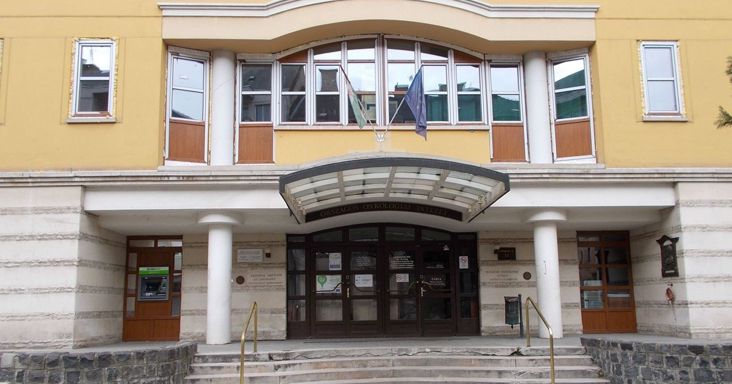 Házkutatást tart az NNI és a NAV az Országos Onkológiai Intézetben
