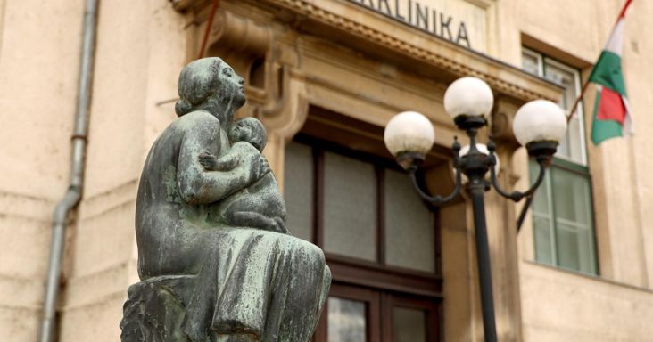 Két év után bocsánatot kért az SZTE a gyermeksebészet leállása miatt, aztán 24 órán belül kétféle magyarázat érkezett