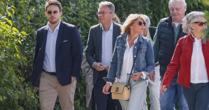Orbán megállt az újságíróknak, megérkeztek a szokásos vendégek Kötcsére