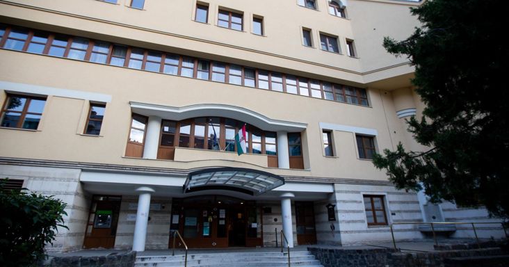 Házkutatást tartottak az Országos Onkológiai Intézetben