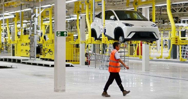 Máris itt a következménye a szegedi BYD-gyár építésének, ezért kell nagyon vigyáznia vele a Tisza-kormánynak: magyarországi cégek tömege függ a kínaiaktól – berobbantotta a gazdaságot