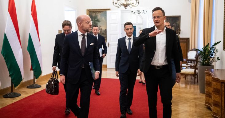 Méregdrágán repültek Szijjártóék: több milliárdos hűtlen kezelés gyanúja miatt tesz feljelentést a külügy