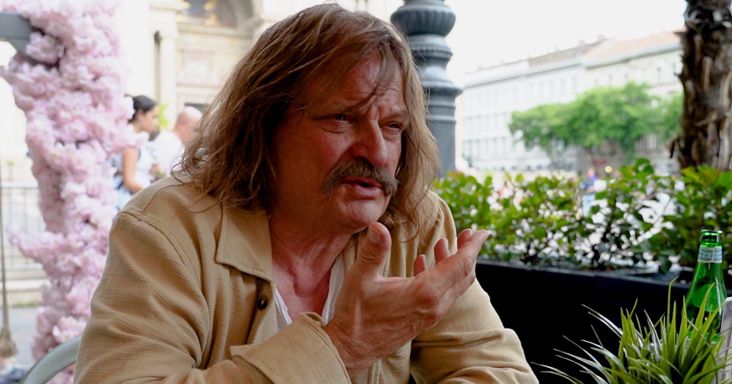 Felvette a sok százmilliós előleget a lefújt koncertekre, de nem fizette vissza a pénzt az állami milliárdokkal kitömött Leslie Mandoki – Megszólal a rendezvényszervező