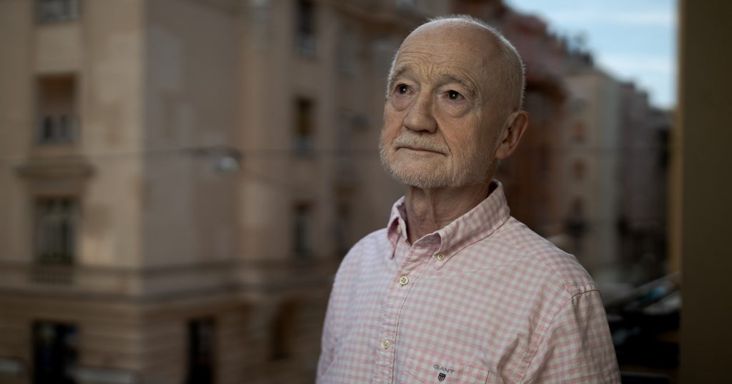 Emléktáblát állítana a XIII. kerület Nádasdy Ádámnak, de a melegekre vonatkozó mondatot törölték