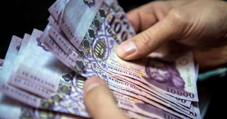 Nőttek a fizetések, de az állami szférában nagyot lassult a tempó