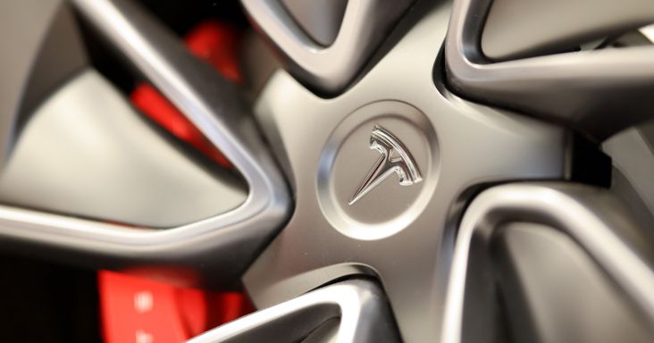 Közel egy évtizedes csúszás után érkezik a Tesla egyik legizgalmasabb autója