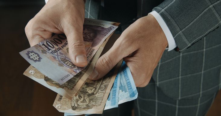 Estére enyhült a nyomás a forinton