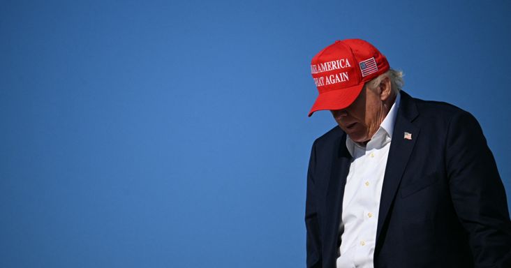 Donald Trump felvetette, hogy az Egyesült Államok akár Iránban is maradhatna, és megtarthatná az olajat