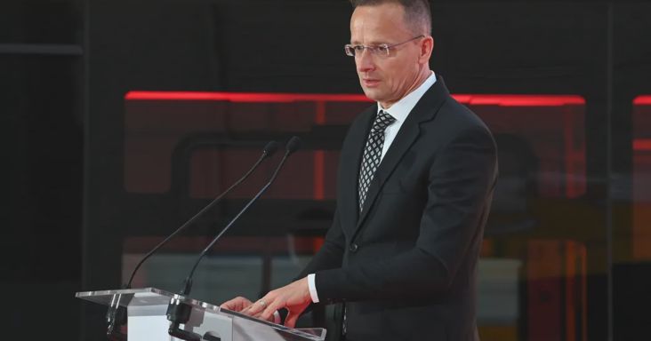 Szijjártó Péter: Jelenleg fontos tárgyalásokat bonyolítok a Közel-Keleten